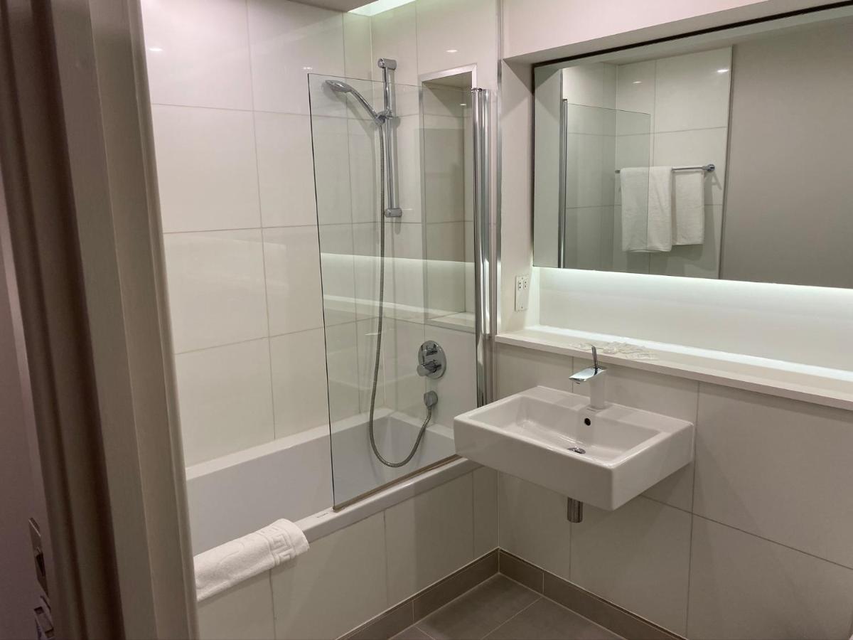 Axiom Park Aparthotel 4*