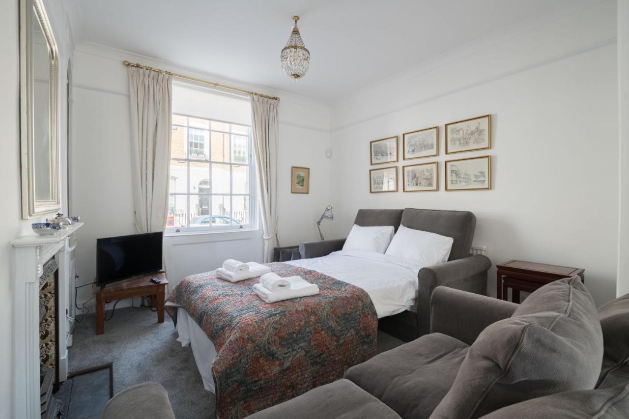 Stylish Sloane Square Close To Victoria By Underthedoormat Lägenhet London