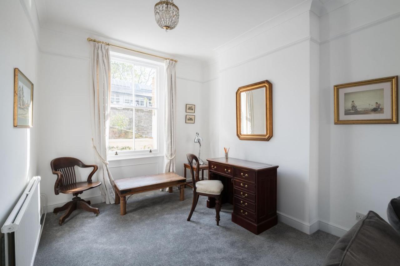 Stylish Sloane Square Close To Victoria By Underthedoormat Lägenhet London