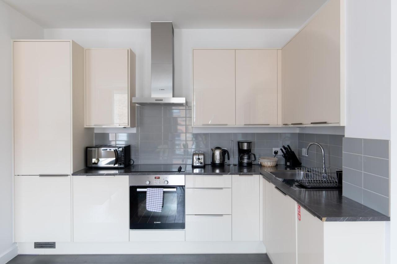 - Luxury And Spacious With Balcony Appartement Londres