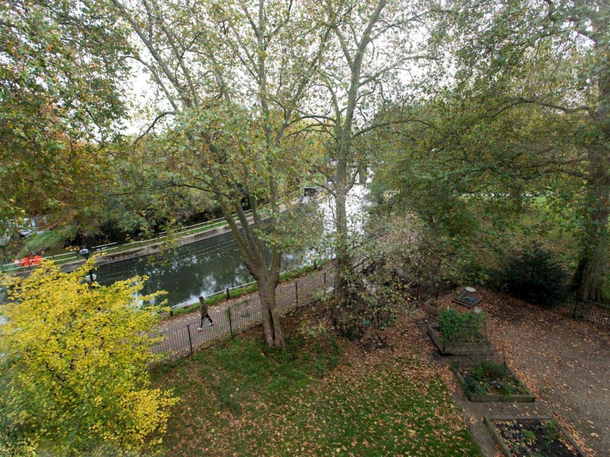 Lejlighed Spacious 2-bedroom Flat With Waterside Views