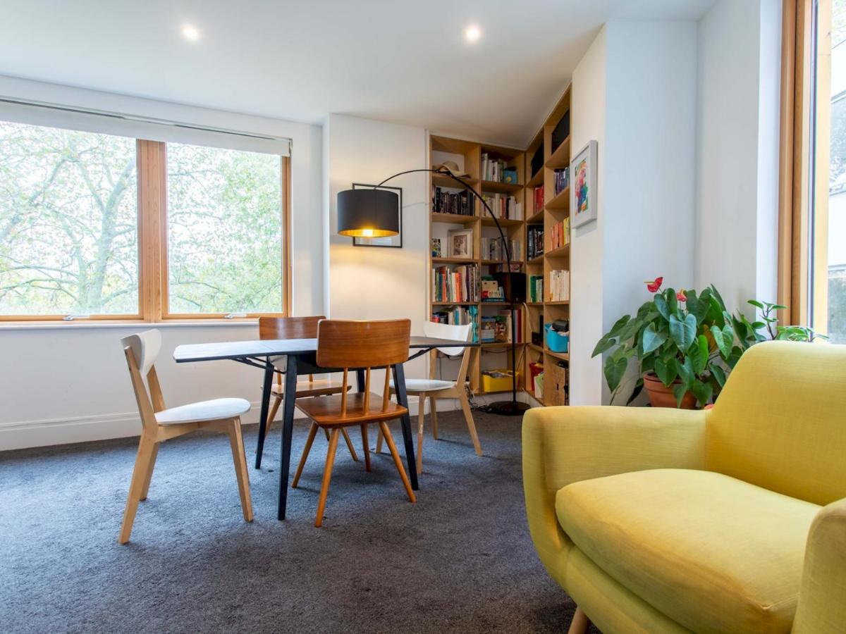 Spacious 2-bedroom Flat With Waterside Views Lejlighed *