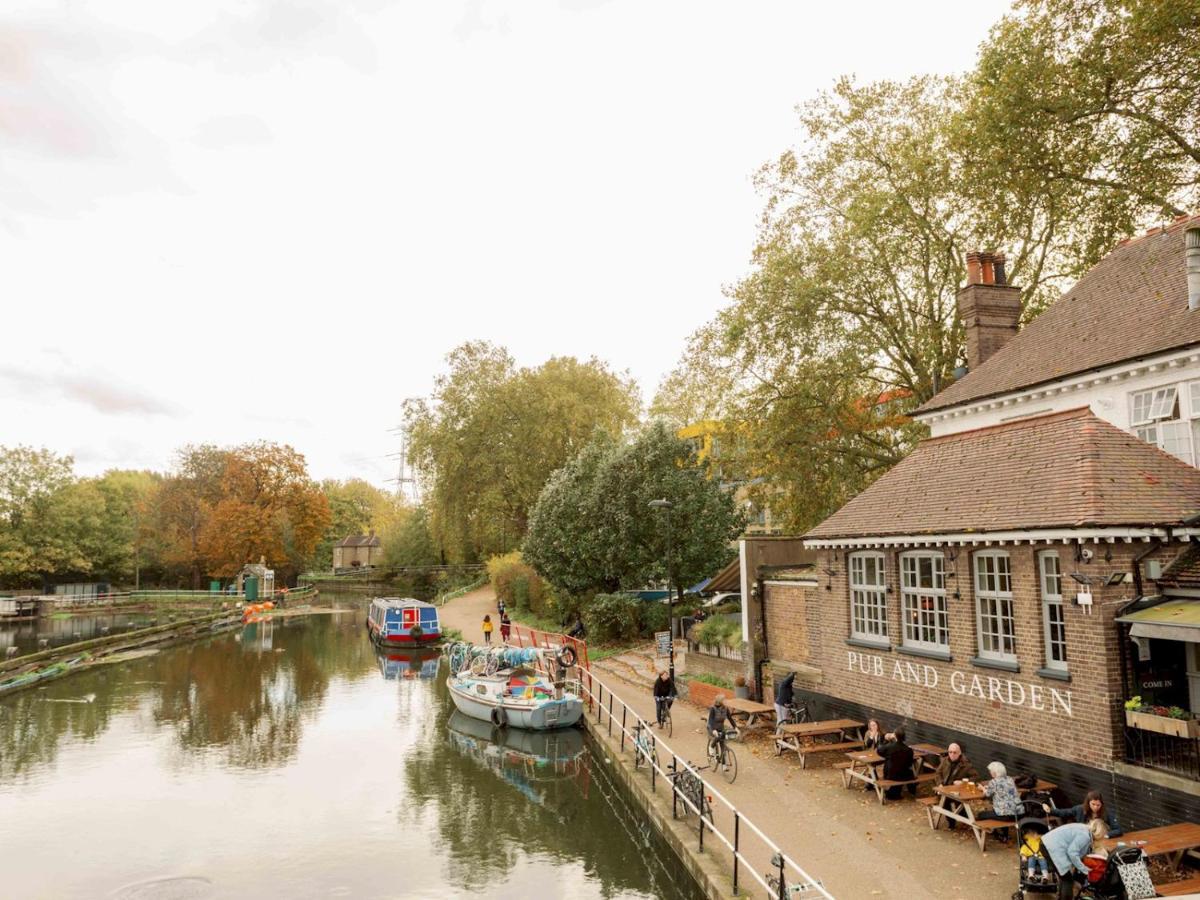 Lejlighed Spacious 2-bedroom Flat With Waterside Views