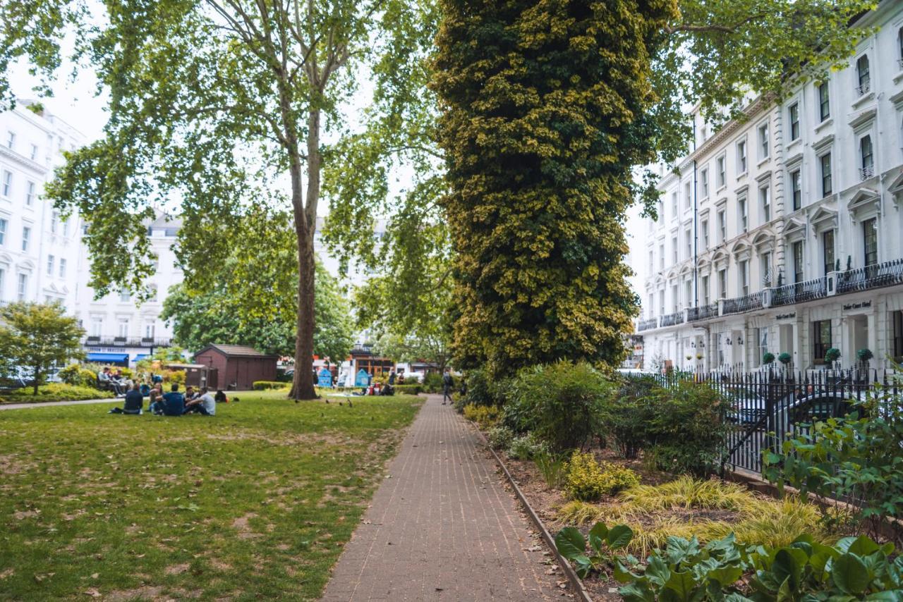 Dolphin - The 3* London