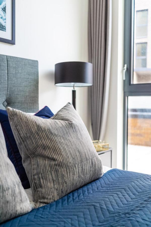 Contemporary Apartments, Wembley - Sk Londra
