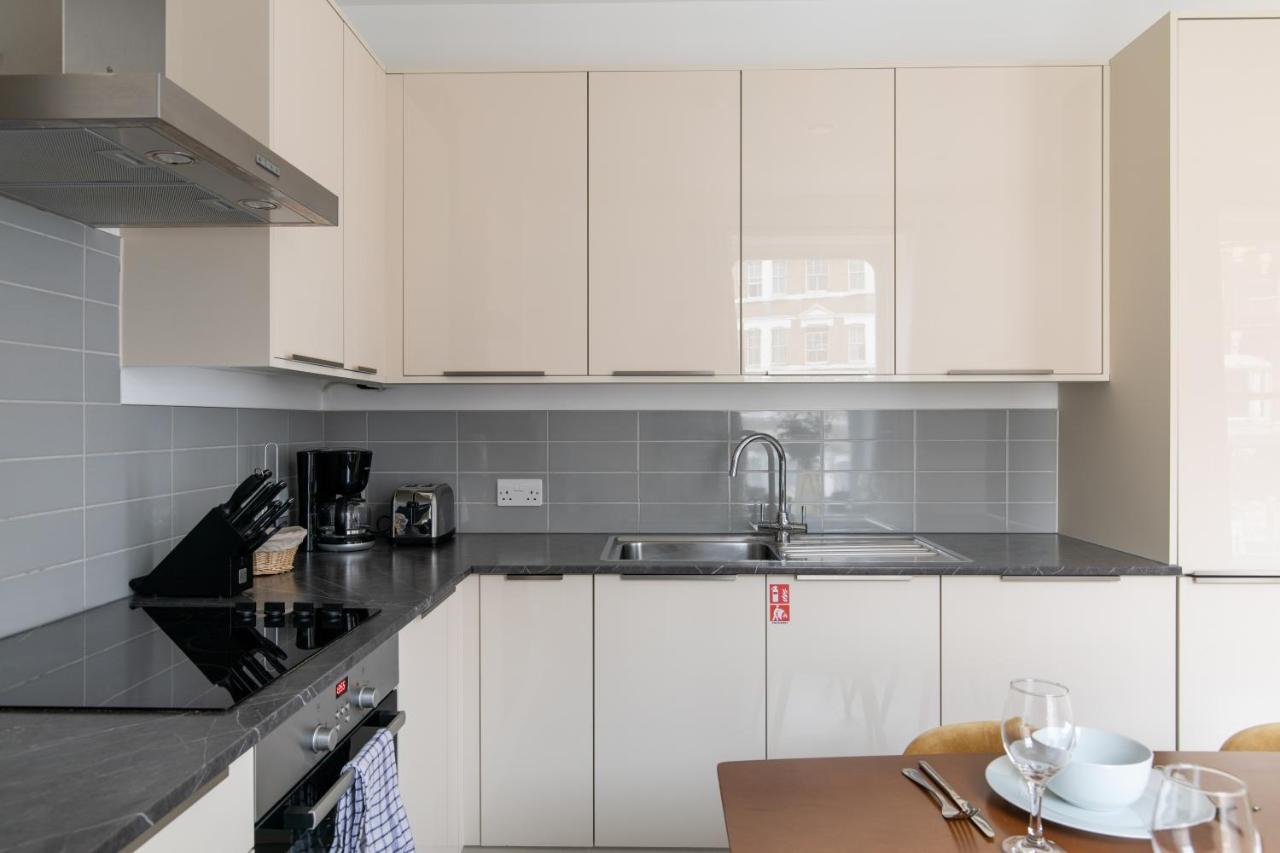 - Luxury And Spacious With Balcony Appartement Londres
