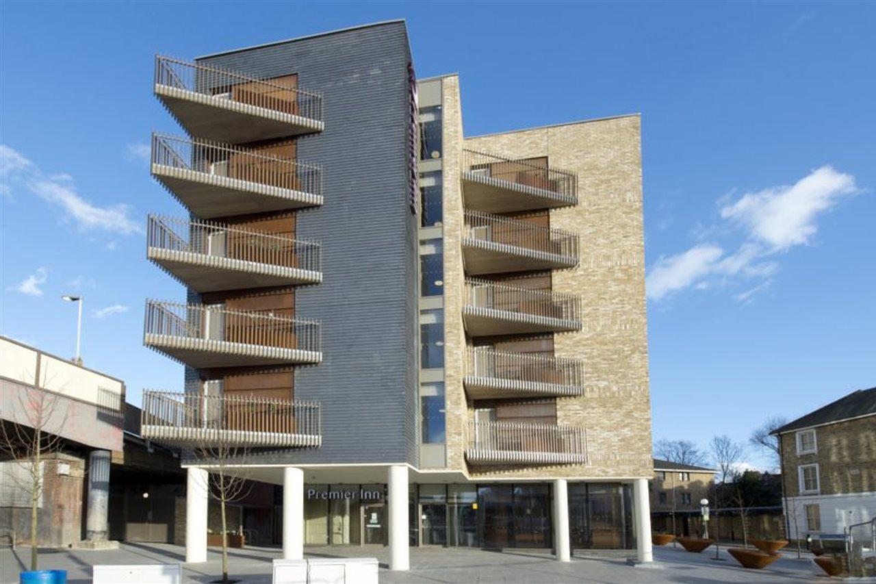 Premier Lewisham Hotel 3*