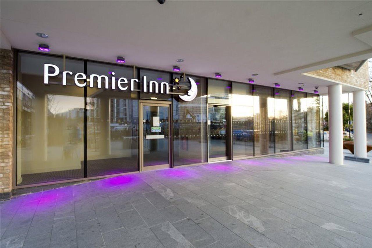 Premier Lewisham 3*