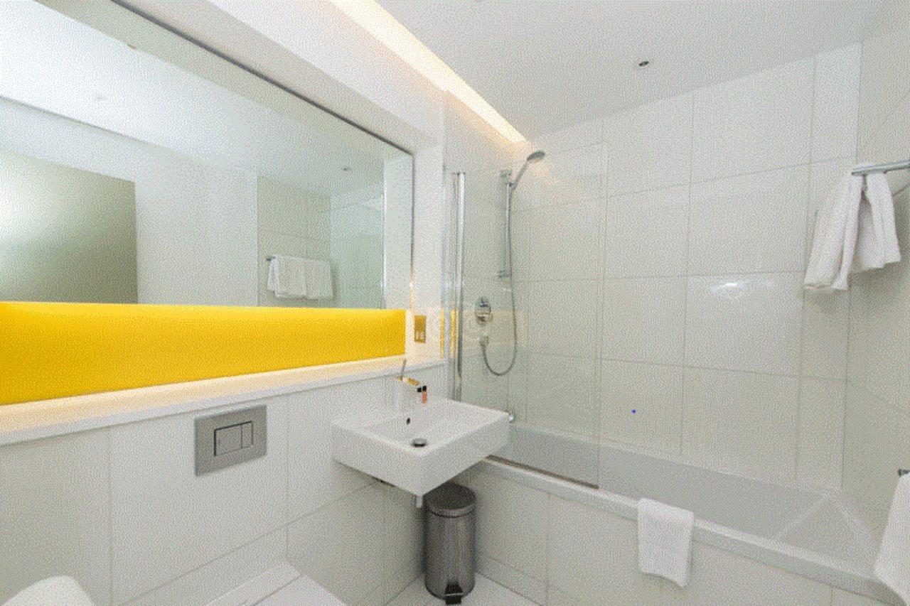 Axiom Park 4* London