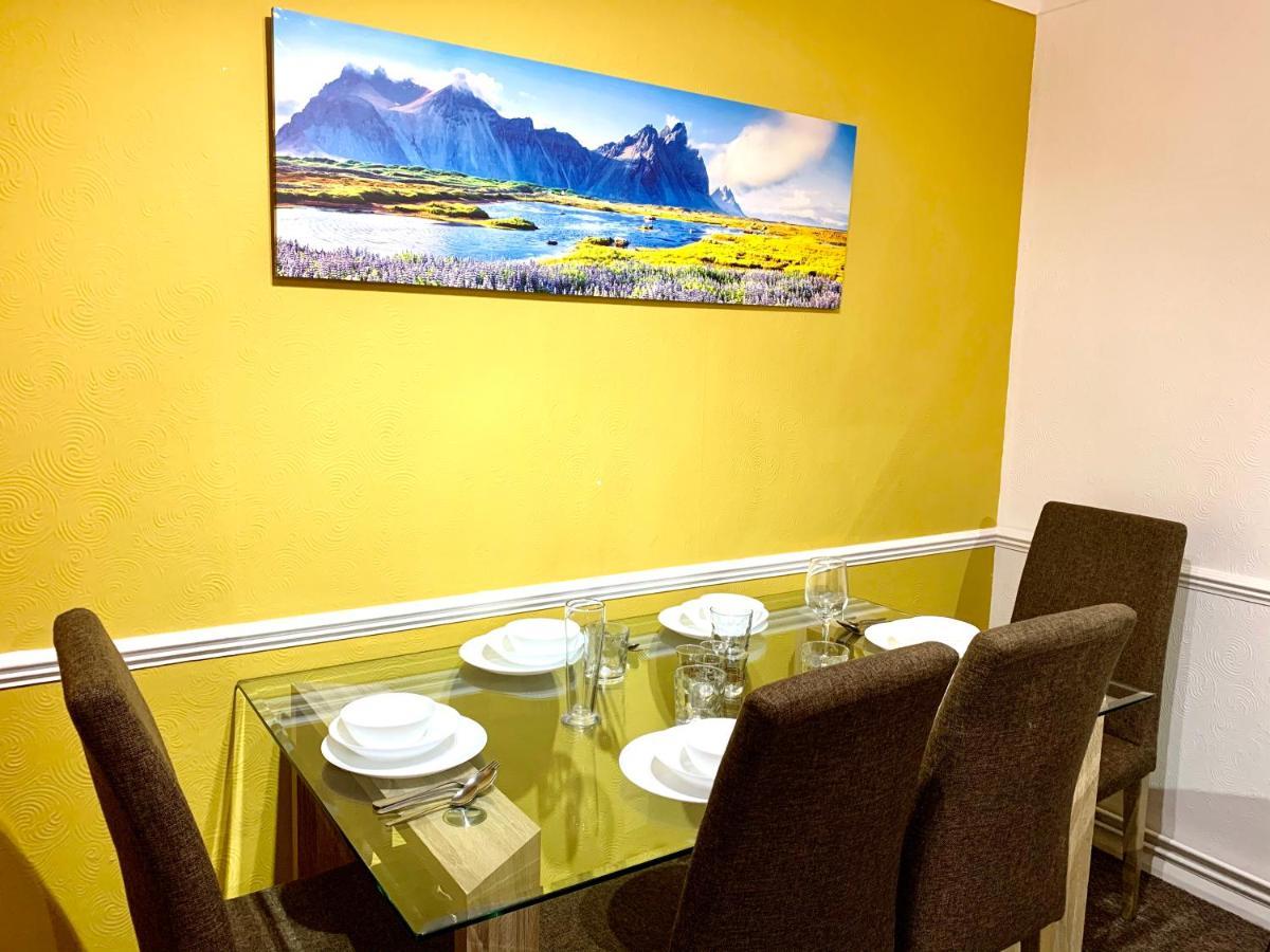 Appartamento Spacious Excel 2 Bedrooms, Separate Reception, Kitchen, Full Londra