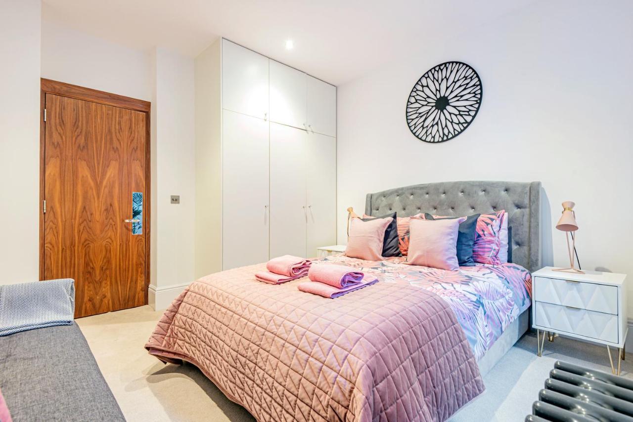 Apartment Arcore Premium Rental Shaftesbury Avenue London