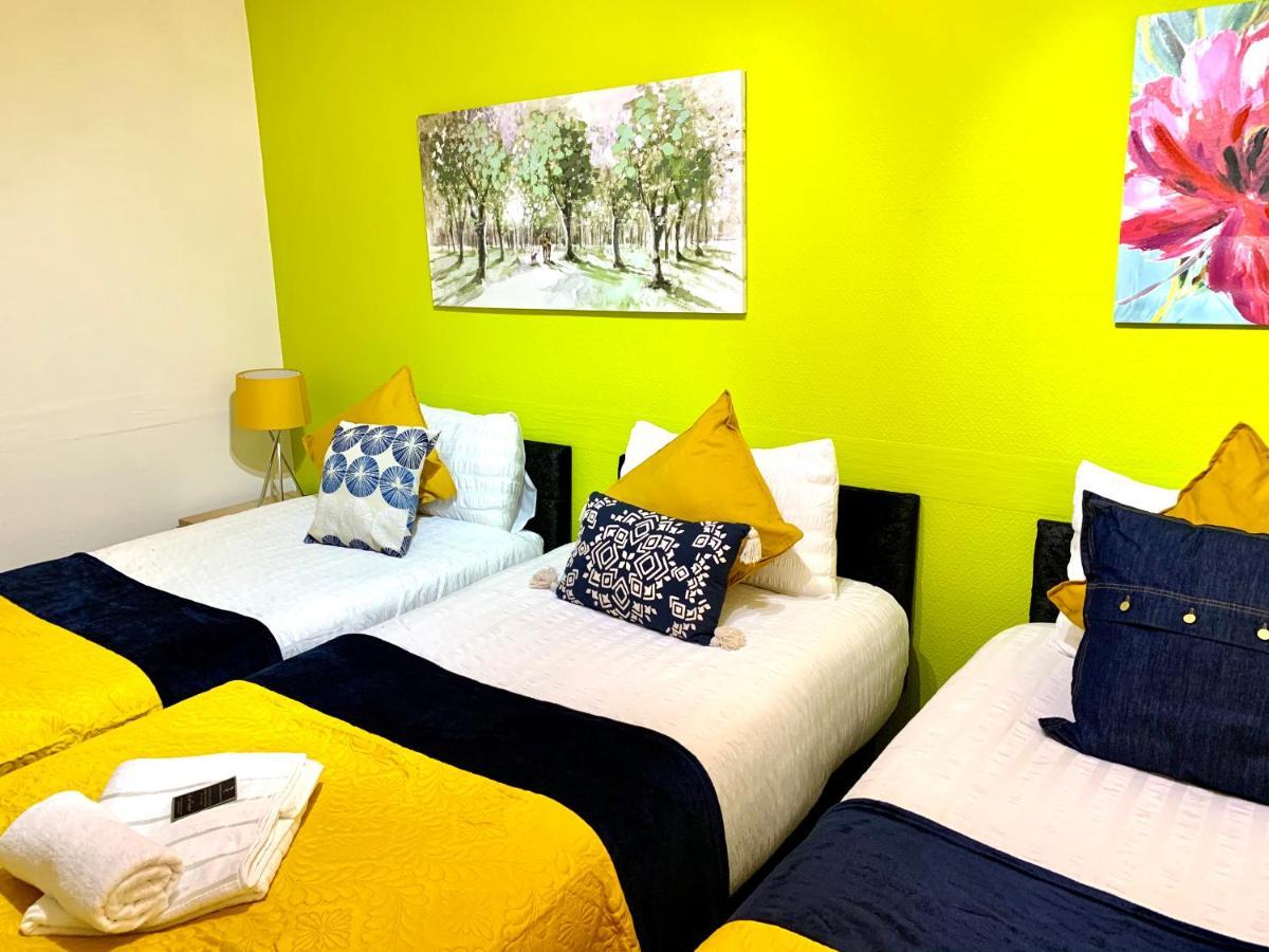 Excel 2 Bedrooms, Reception, Spacious Lejlighed