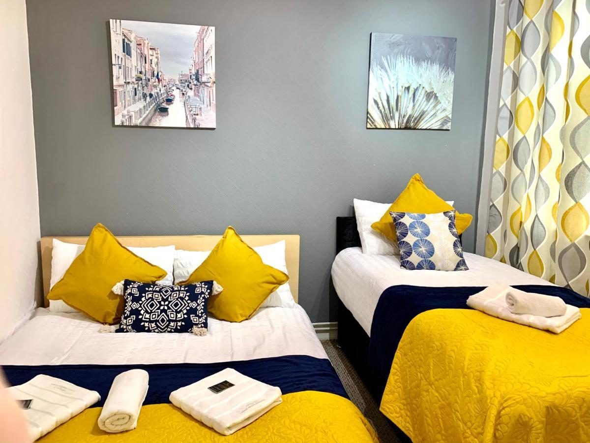 Excel 2 Bedrooms, Reception, Spacious Lejlighed London