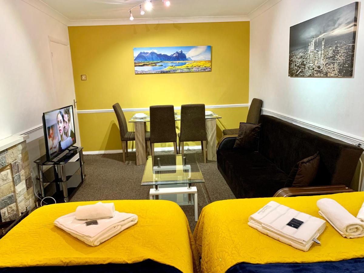 Lägenhet Excel 2 Bedrooms, Reception, Spacious London
