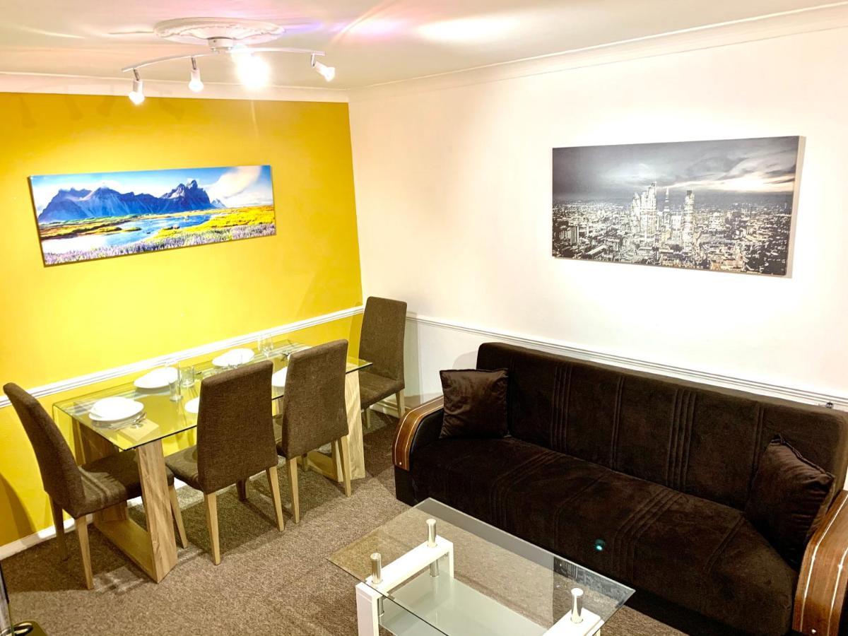 Lejlighed Excel 2 Bedrooms, Reception, Spacious *