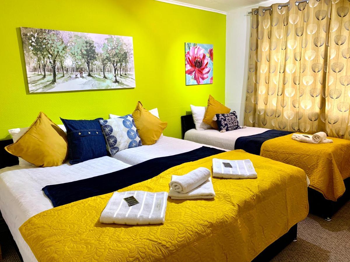 Excel 2 Bedrooms, Reception, Spacious Lejlighed