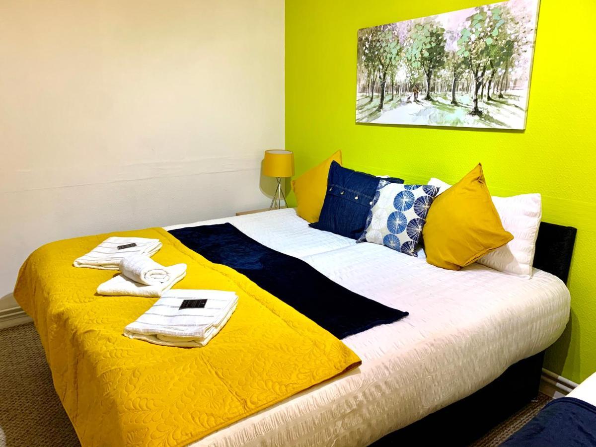 Lejlighed Excel 2 Bedrooms, Reception, Spacious