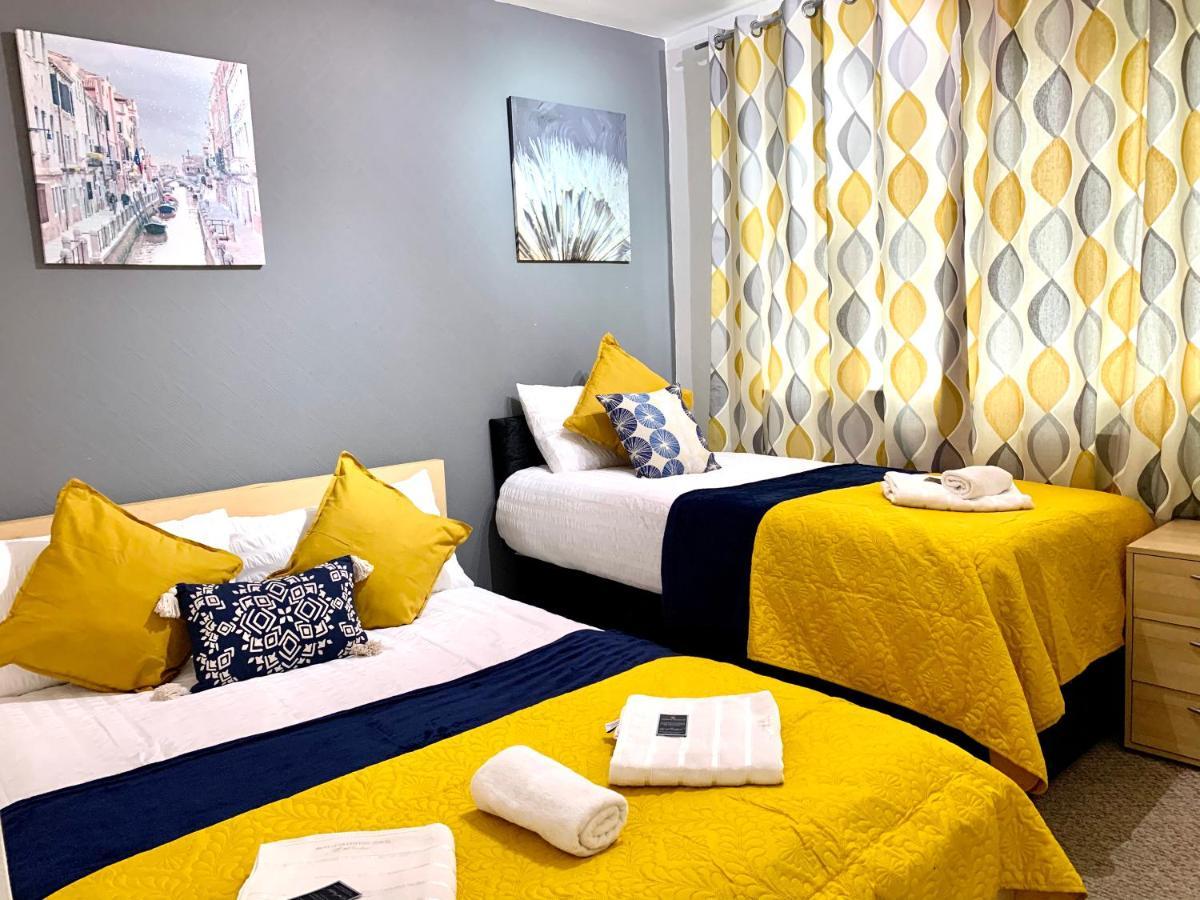 Lejlighed Excel 2 Bedrooms, Reception, Spacious London