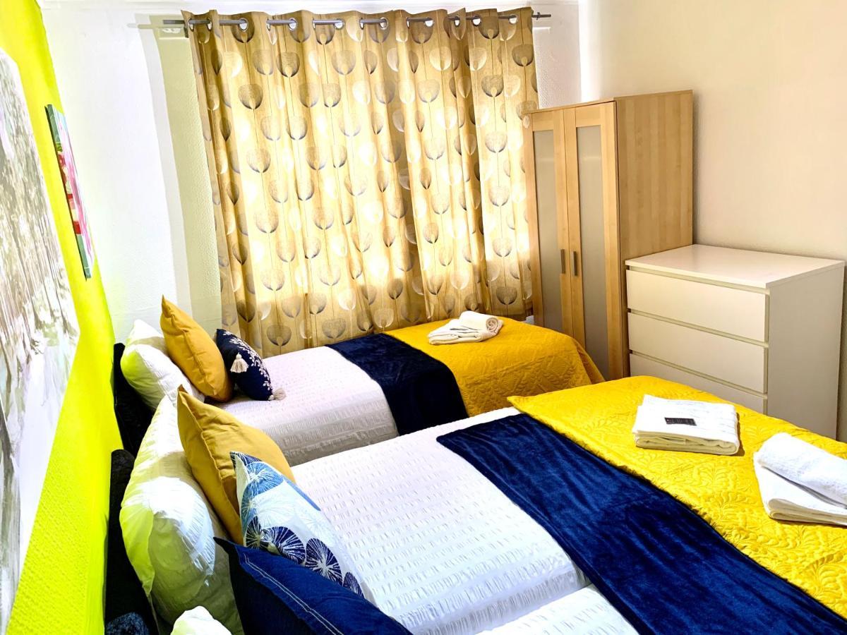 Lejlighed Excel 2 Bedrooms, Reception, Spacious London