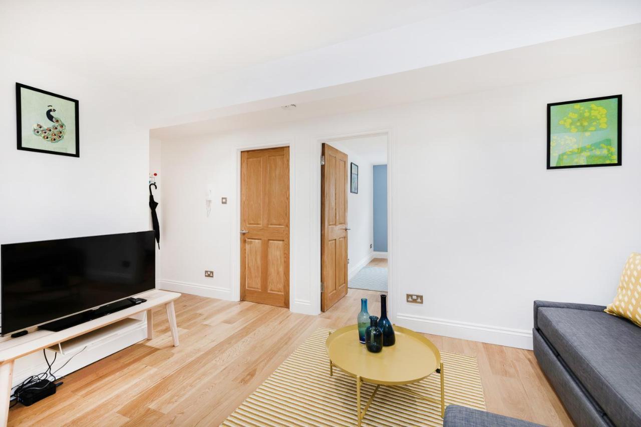 Soho Piccadilly Circus Apartment *
