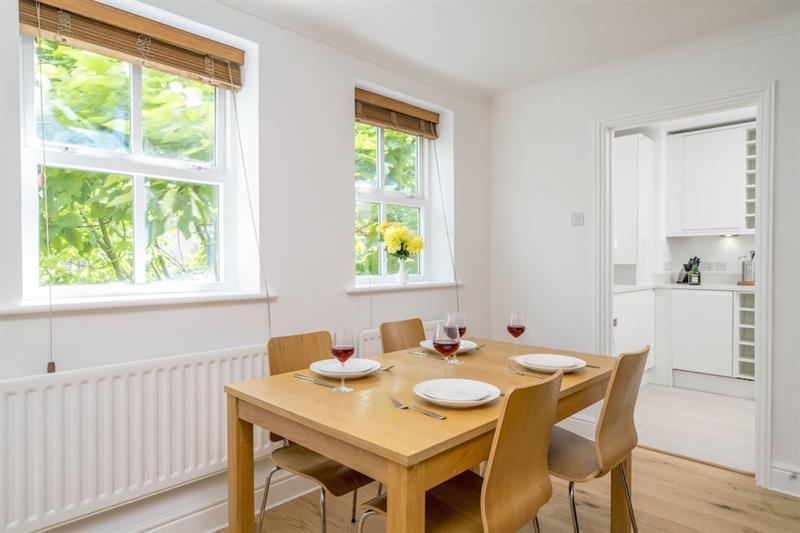 Sunny 2br In The Heart Of Vauxhall, By Subway Vr London