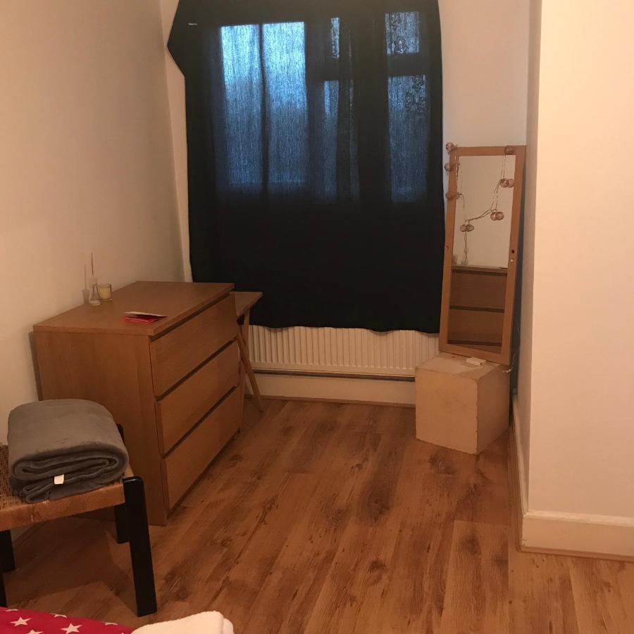 Guest house Cama Box Finsbury Park *