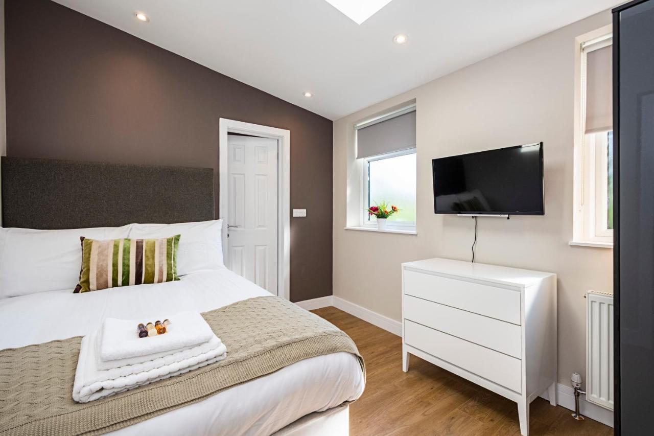 South Woodford 2 Bed En-suite House Apartment London