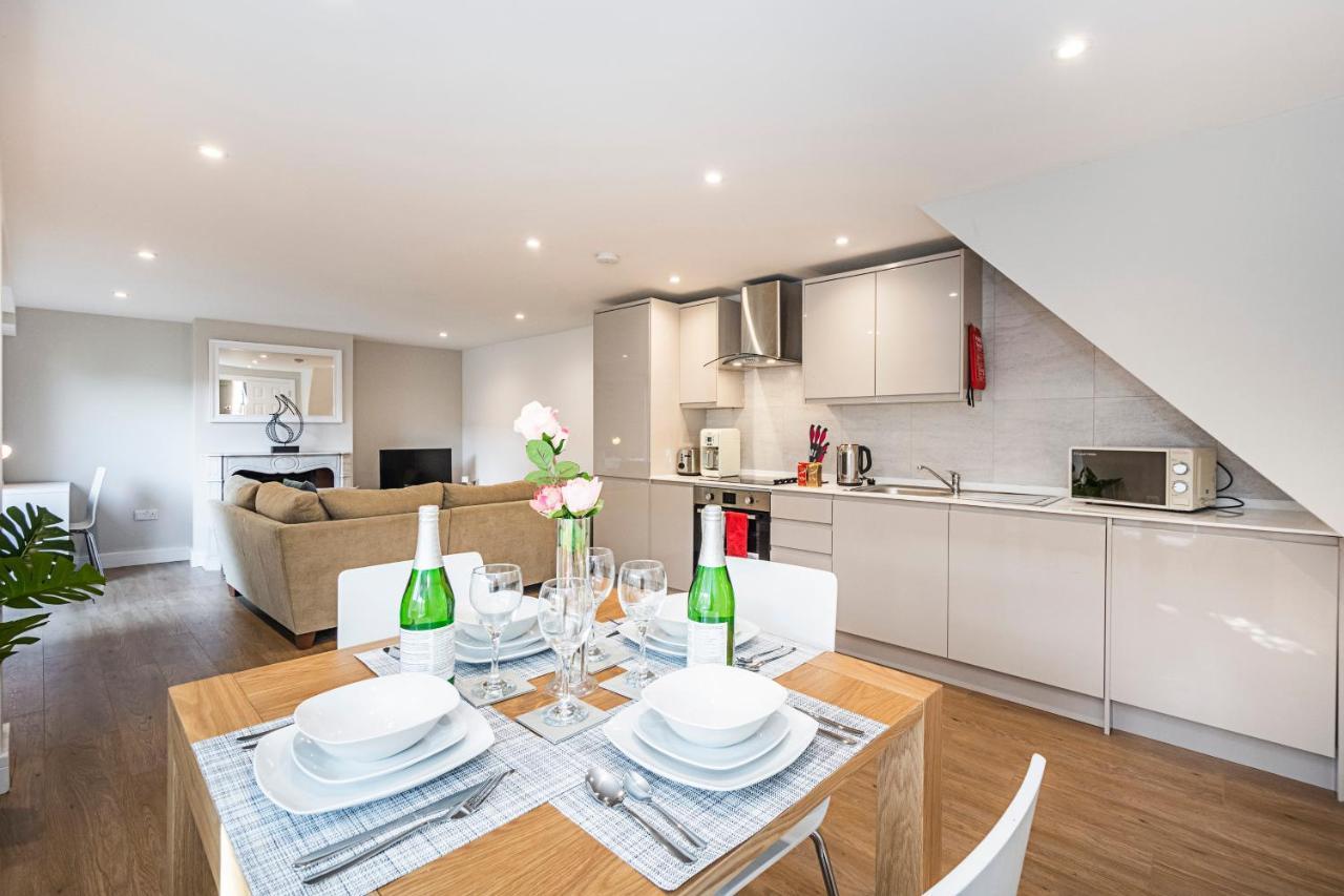South Woodford 2 Bed En-suite House Apartment London