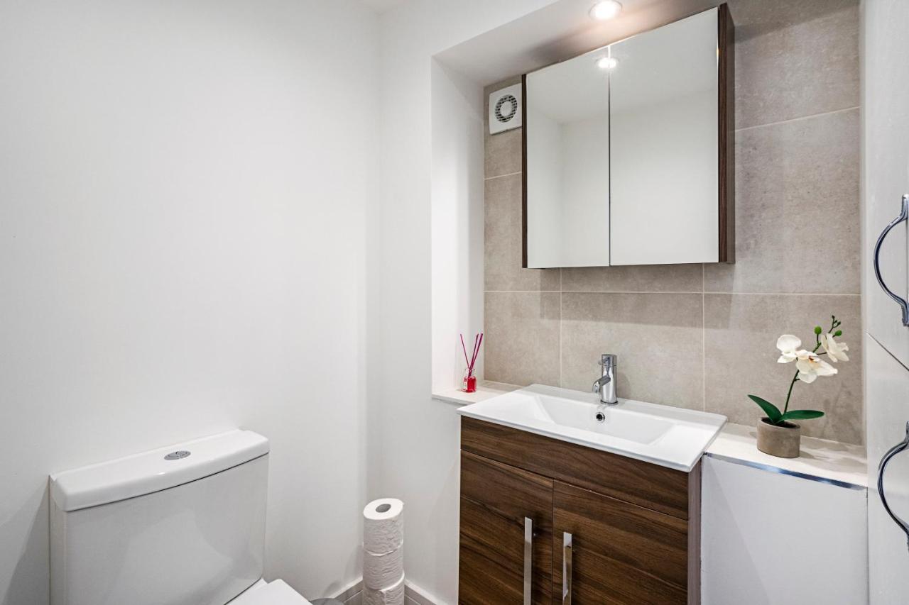 South Woodford 2 Bed En-suite House Apartment *