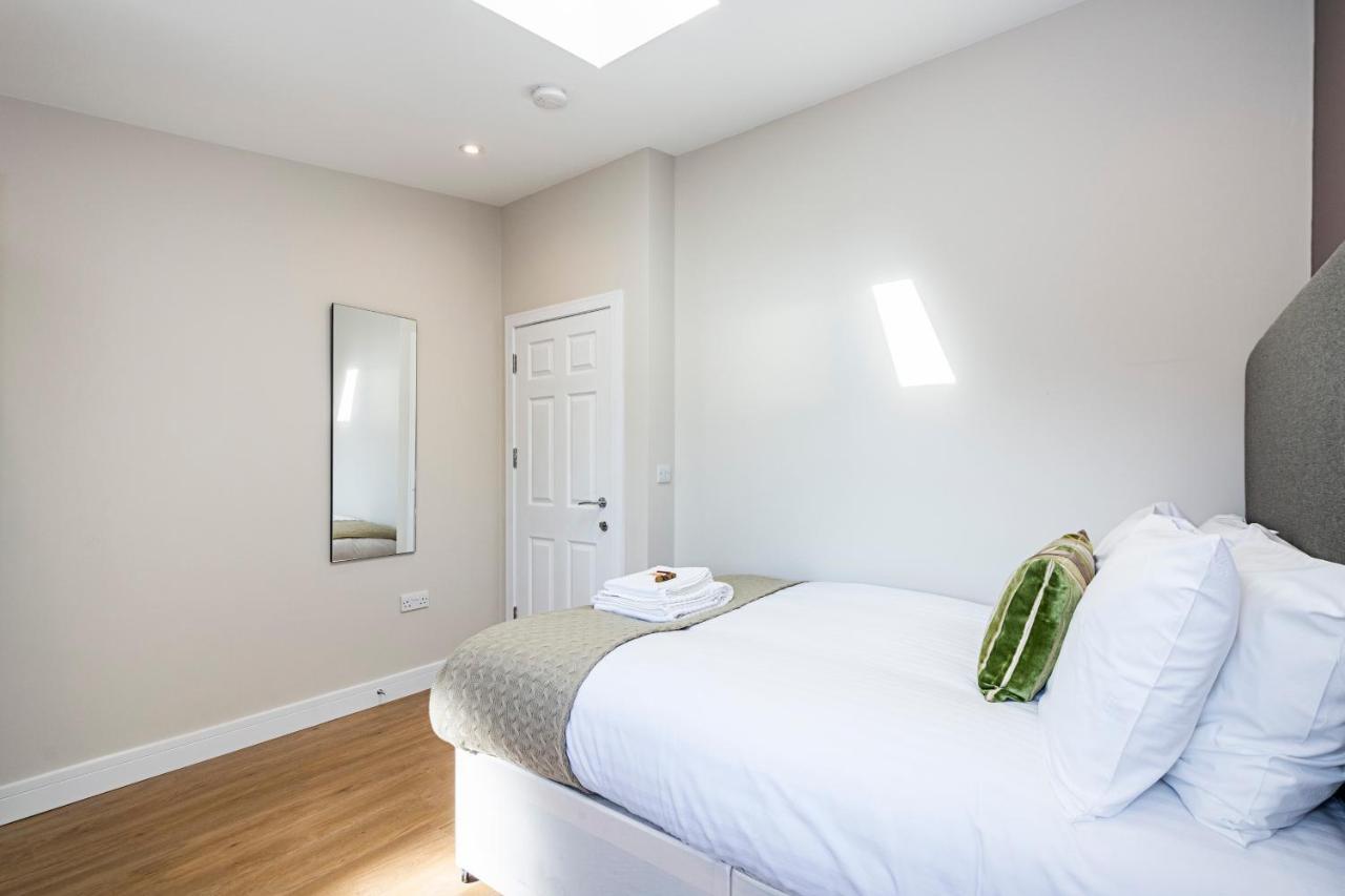 South Woodford 2 Bed En-suite House Apartment London