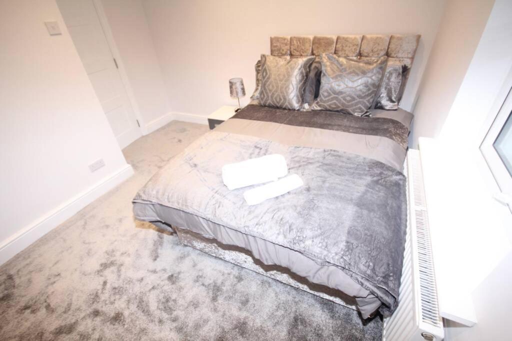 Great West Road Flat D