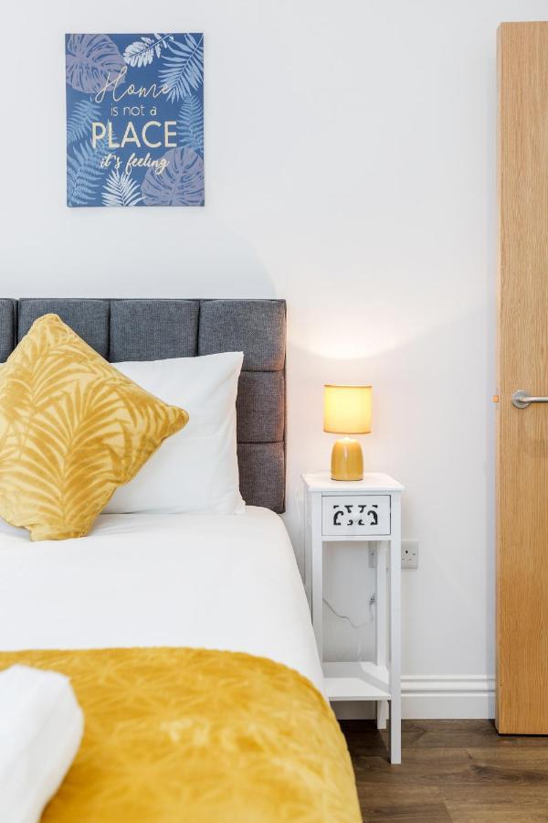 Watford Town Centre, Serviced One Bed Flat With Choice Of King Or Twin Beds, Sleeps Up To 4 Sharing, Free Wifi And Free Movies Lägenhet *