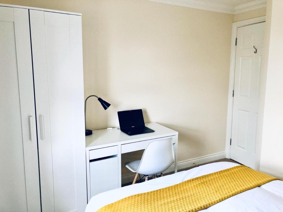 Appartement 2 Bed 2 Bath Flat With Private Parking And 3 Min To Tube *