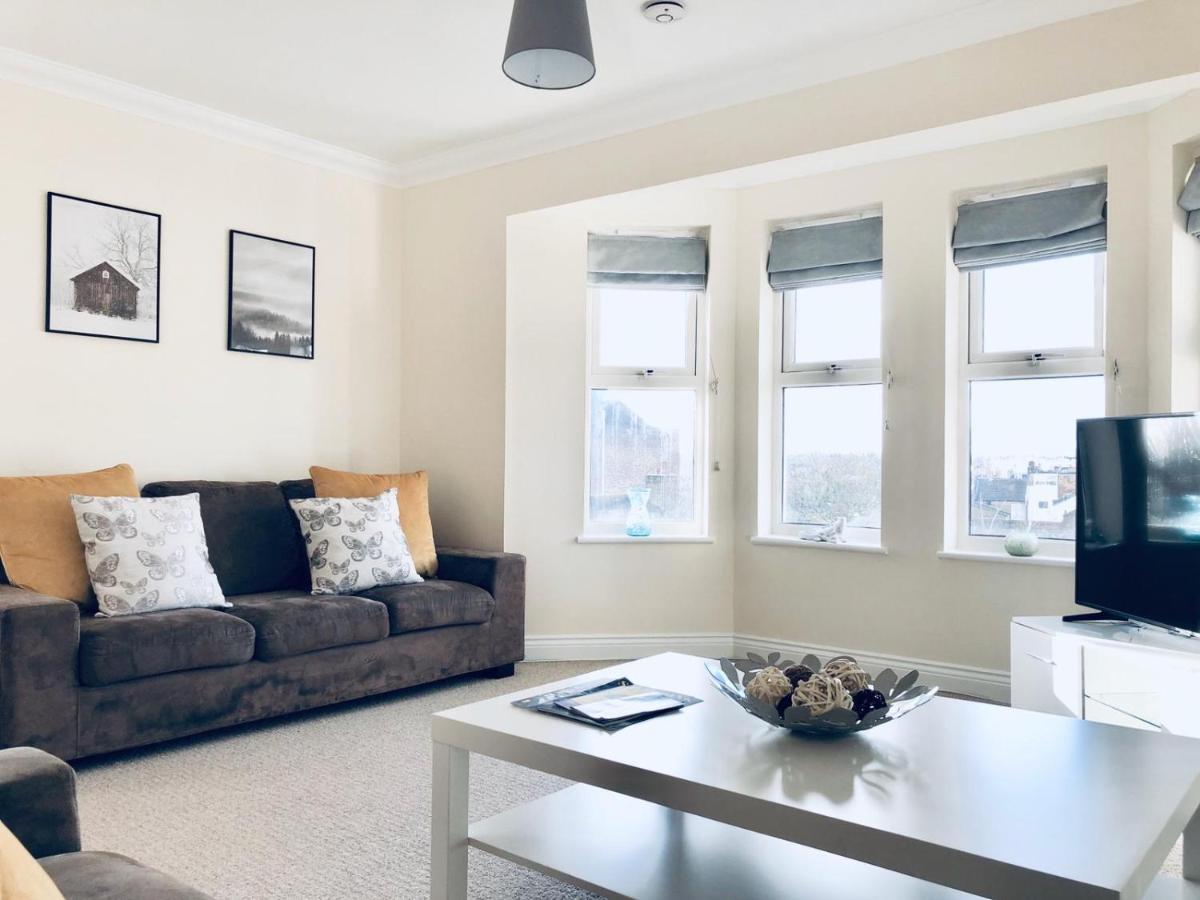 2 Bed 2 Bath Flat With Private Parking And 3 Min To Tube Appartement *