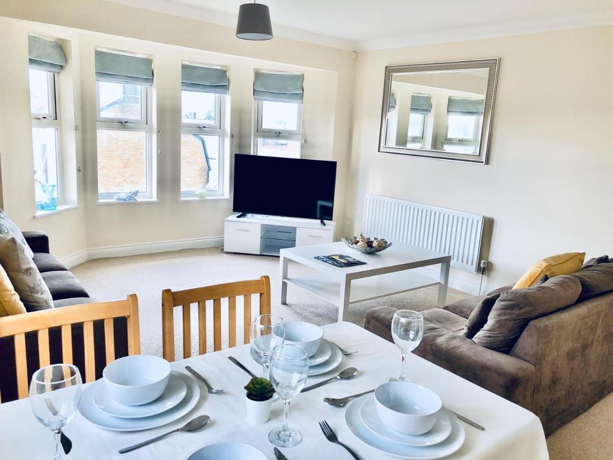 Appartement 2 Bed 2 Bath Flat With Private Parking And 3 Min To Tube *