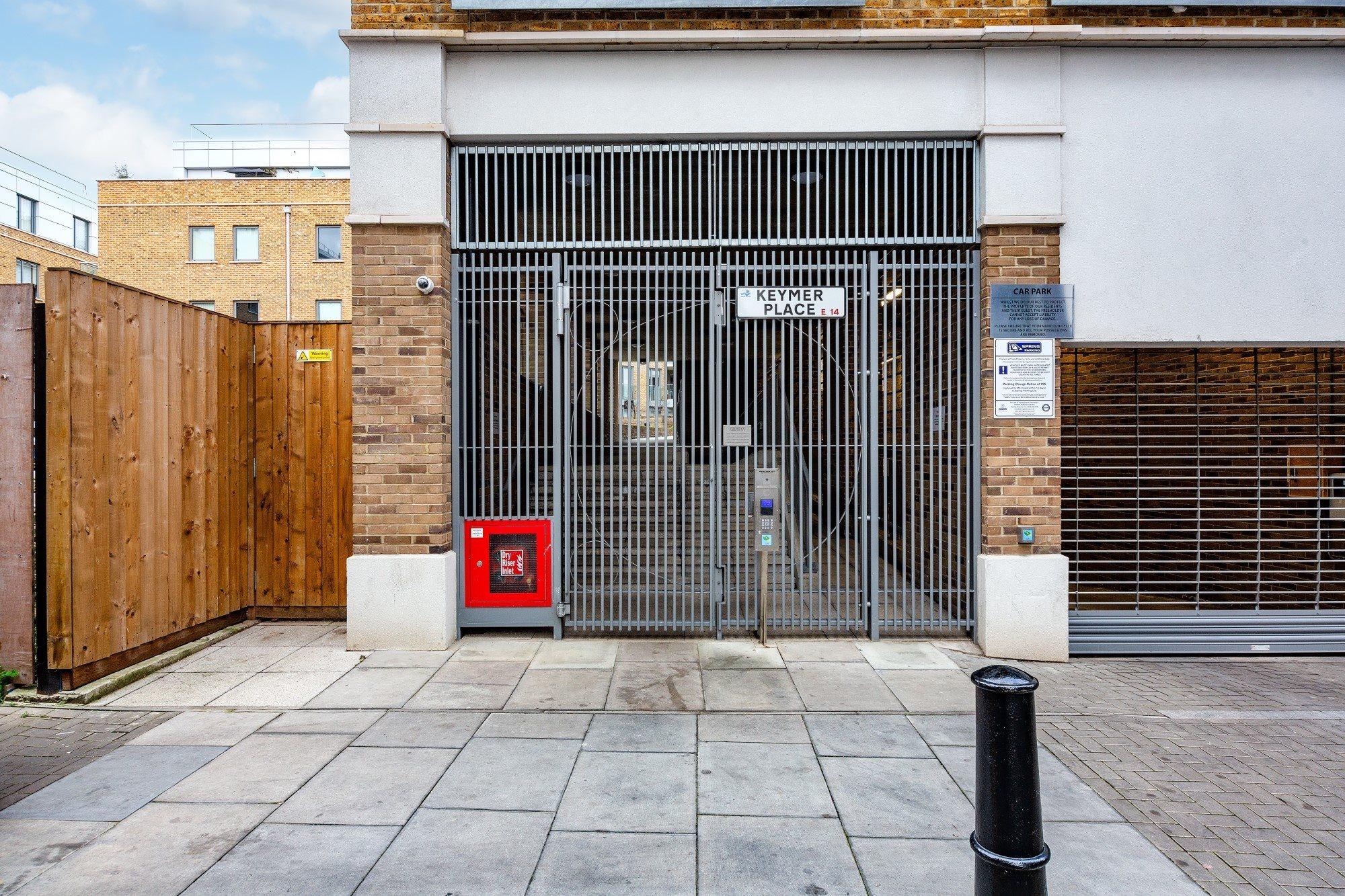 Canary Gateway By Squa.re * London