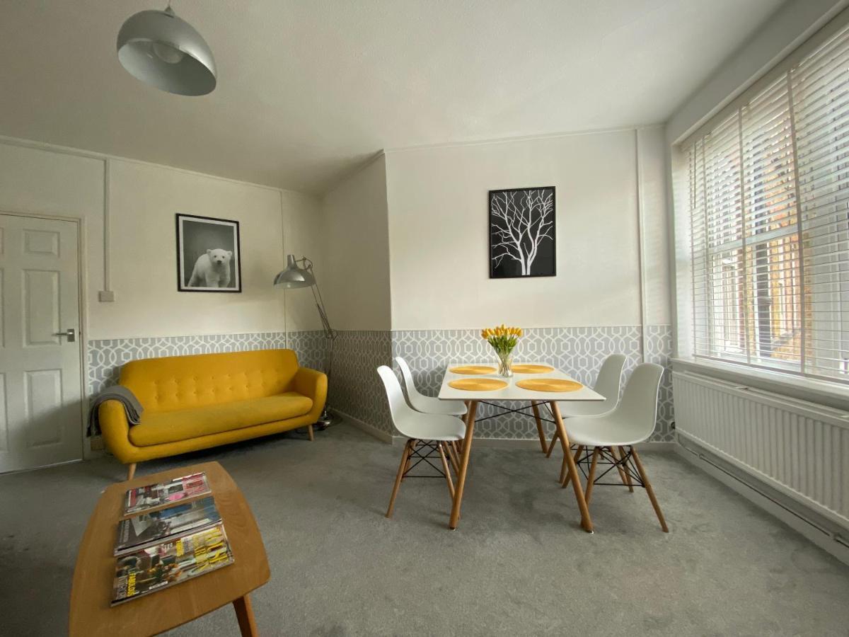 One Bedroom Flat In Fulham * London