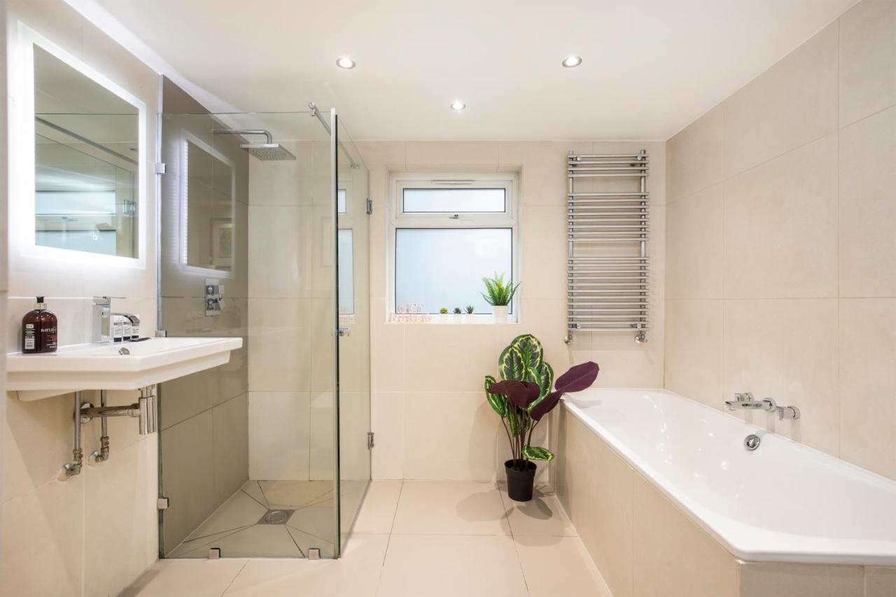 Battersea Apt At Louvaine Road London