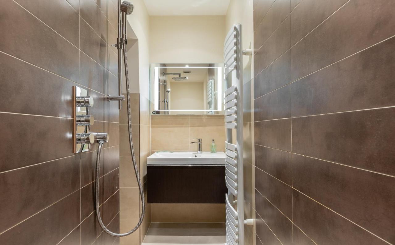 Apartment The Chelsea Arms - Bright 3bdr With Garden & Private Parking London