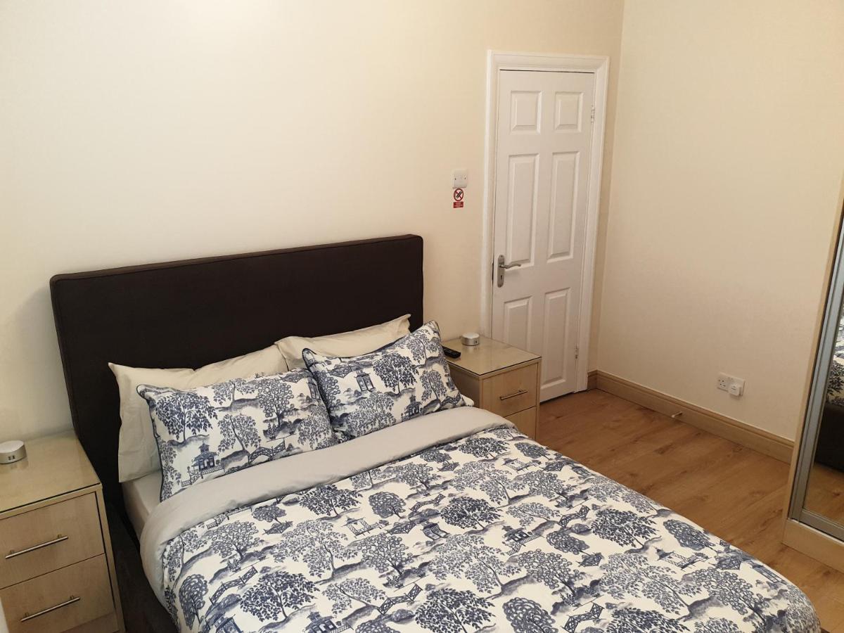 Lägenhet Luxury 3 Bedroom Flat 1min Walk From Underground, With Free Parking Sleeps X10 London
