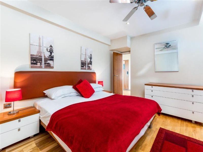 Cosy In With Jacuzzi 4* London