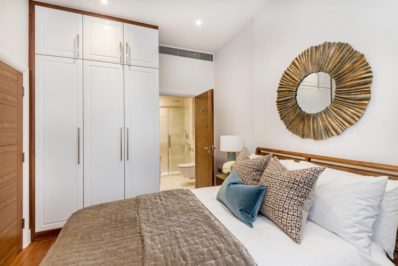 Buckingham & Lloyds 5*