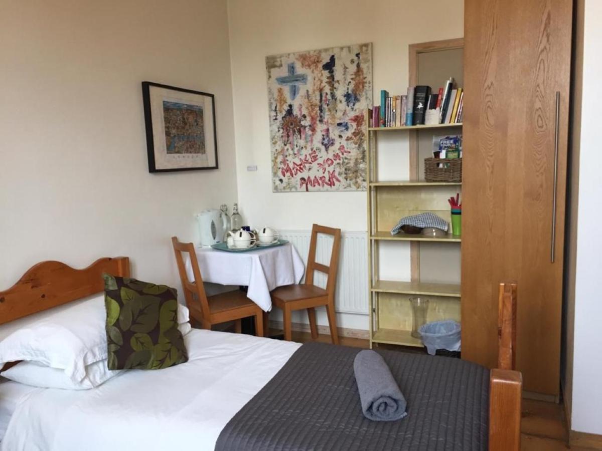 Lovely Twin With Terrace Apartment *