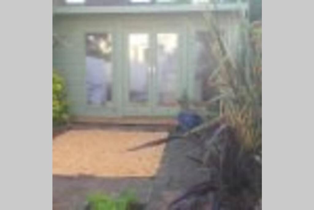 2 Bed Lovely Garden Flat Nr Wandsworth Common Apartment London