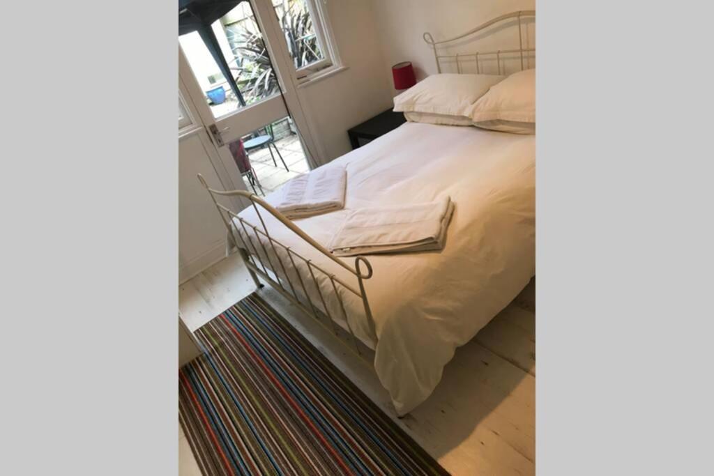 2 Bed Lovely Garden Flat Nr Wandsworth Common Apartment London