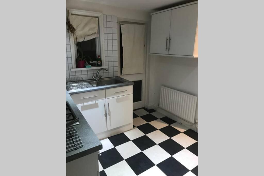 Apartment 2 Bed Lovely Garden Flat Nr Wandsworth Common *