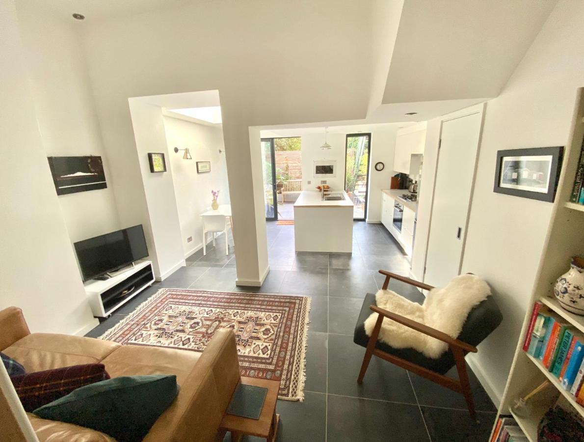Stunning With Garden In The Heart Of Hackney, East Appartement Londen
