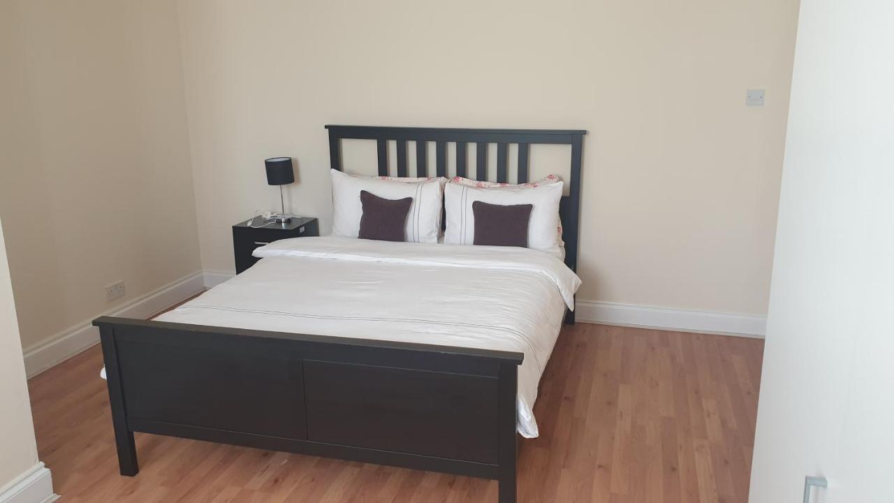 Guess Bungalow Wembley Londra