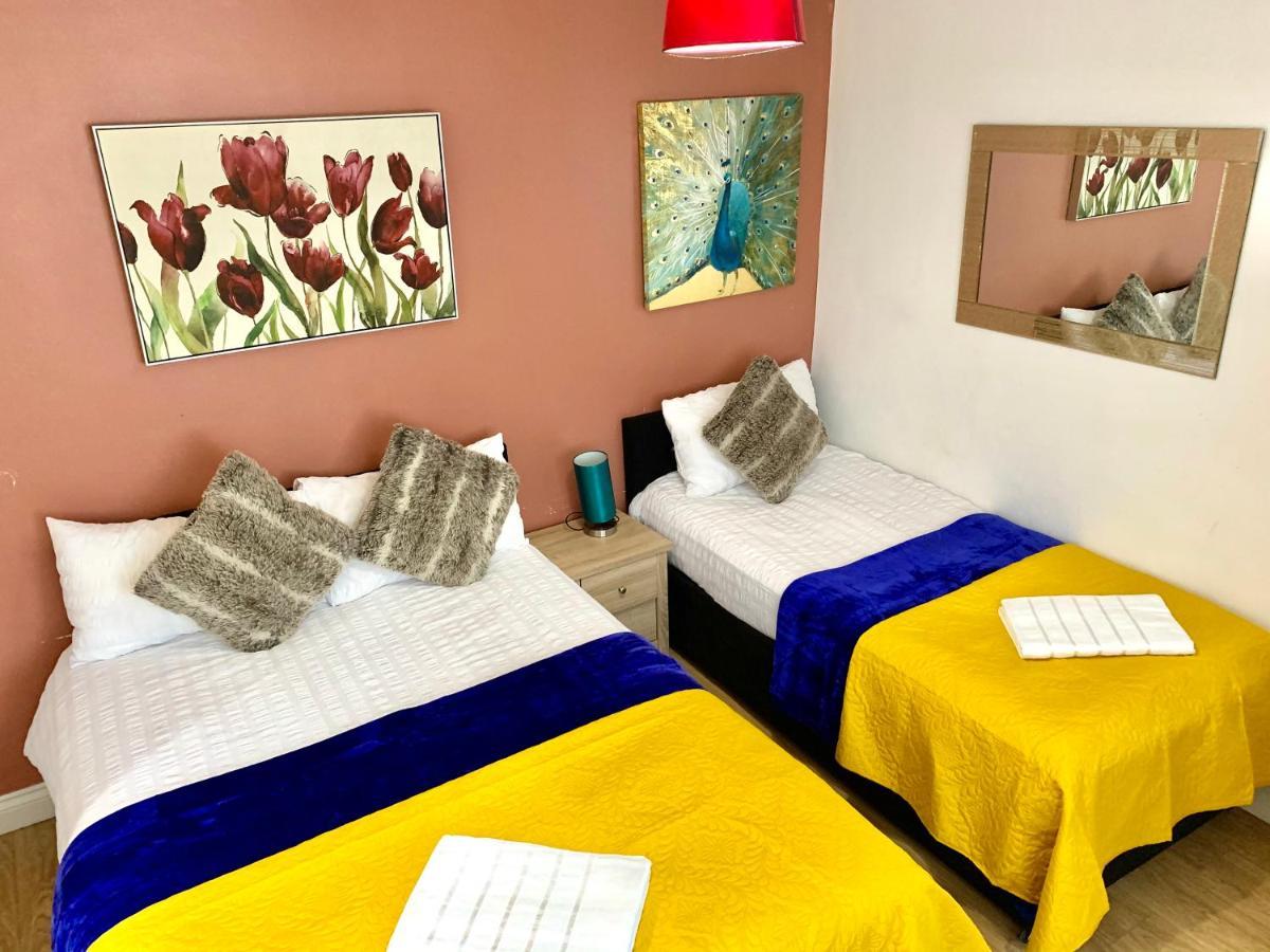 Appartement 4 Bedrooms, 3 Baths, Full Kitchen And Lounge, Garden, Free Parking *