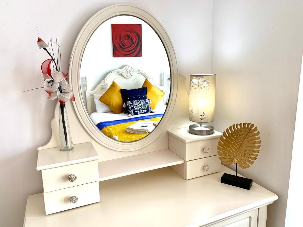 2-Bedrooms Modern Apartment Next To Velodrome, Lounge, Balcony, Parking, Abba * Londres